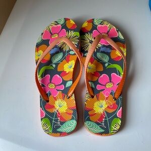 Vera Bradley Flip Flops Jazzy Blooms 7-8 preowned good
